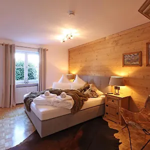 Apartment 'chalet-style' Ruhige & Zentrale 3-raum-suite Direkt Am Kurpark, Oberstdorf